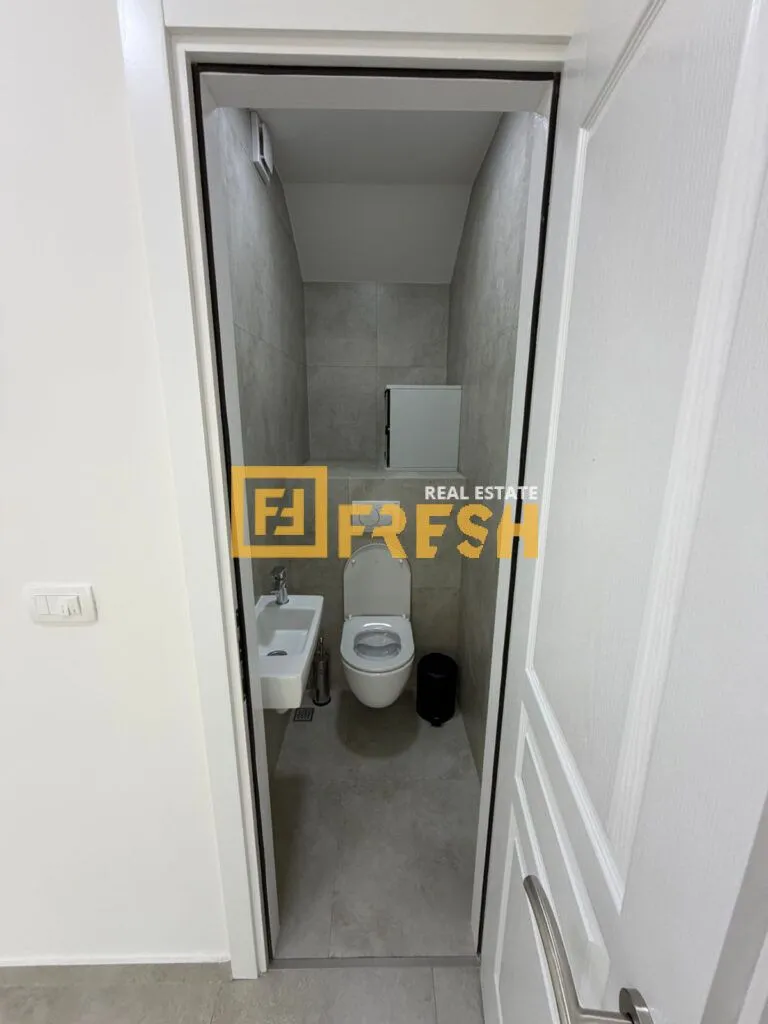 Sale, office space, 57m², Krivi Most, Podgorica