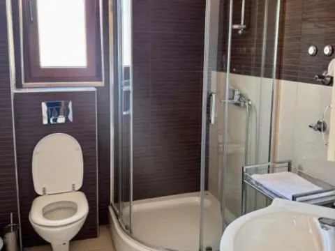 Izdavanje, ugostiteljski objekat, 250m², Dobrota, Kotor - image 9