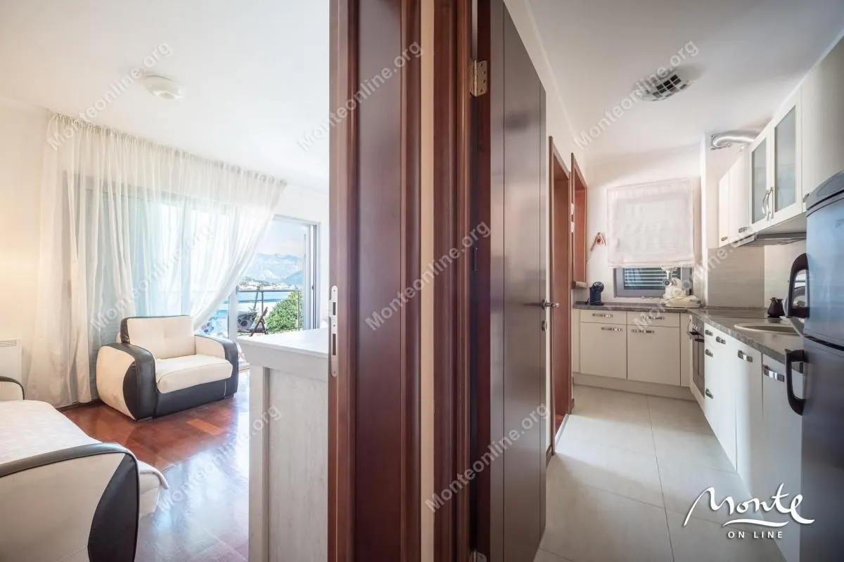 Prodaja, dvosoban stan, 81m², Dobrota, Kotor