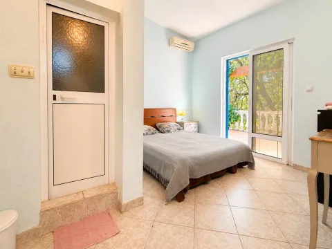 Rent, house, 200m², Utjeha, Bar - image 16