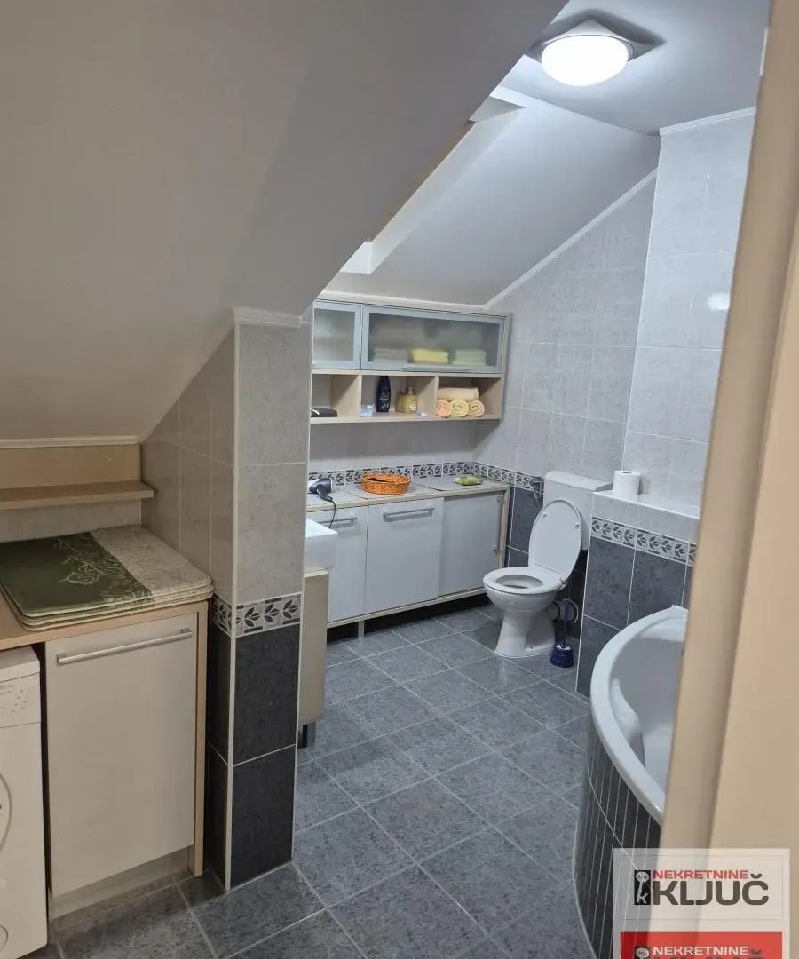 Prodaja, četvorosoban stan, 119m², Nova Detelinara, Novi Sad Sve Podlokacije