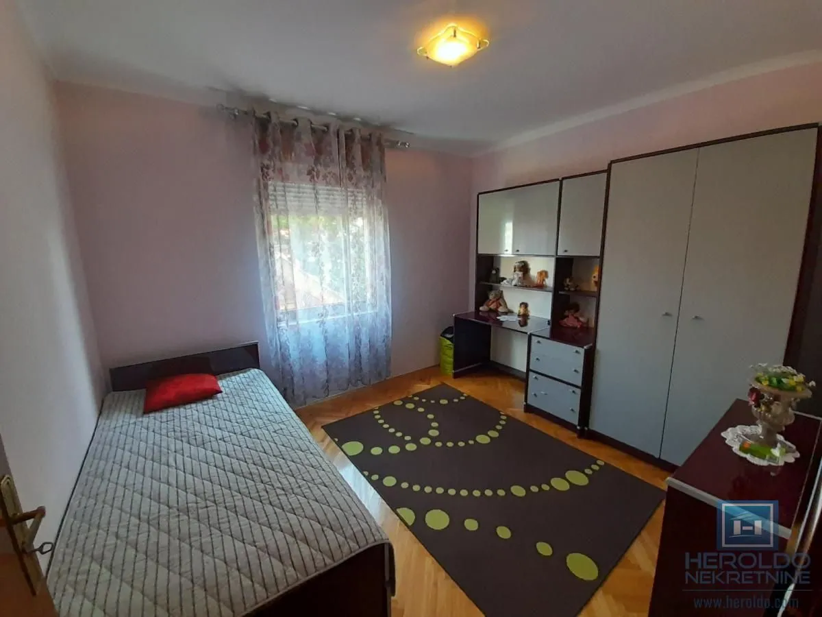 Sale, house, 180m², Centar, Ćuprija