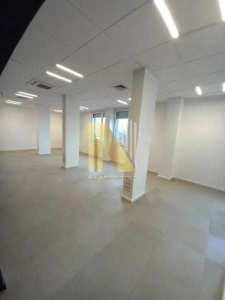 Prodaja, poslovni prostor, 259m², Bulevar Evrope, Novi Sad Sve Podlokacije