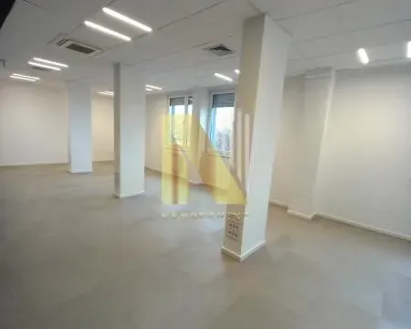 Prodaja, poslovni prostor, 259m², Bulevar Evrope, Novi Sad Sve Podlokacije - image 1