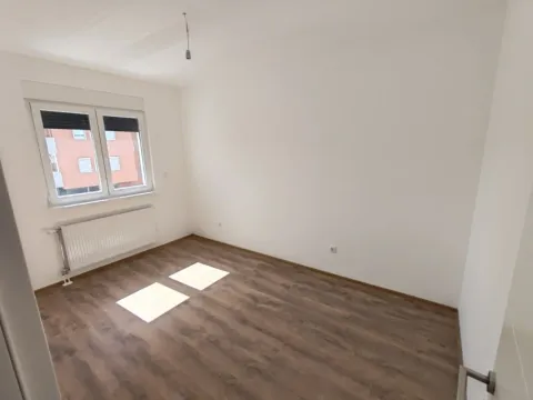 Sale, three bedroom apartment, 78m², Centar, Loznica - image 10