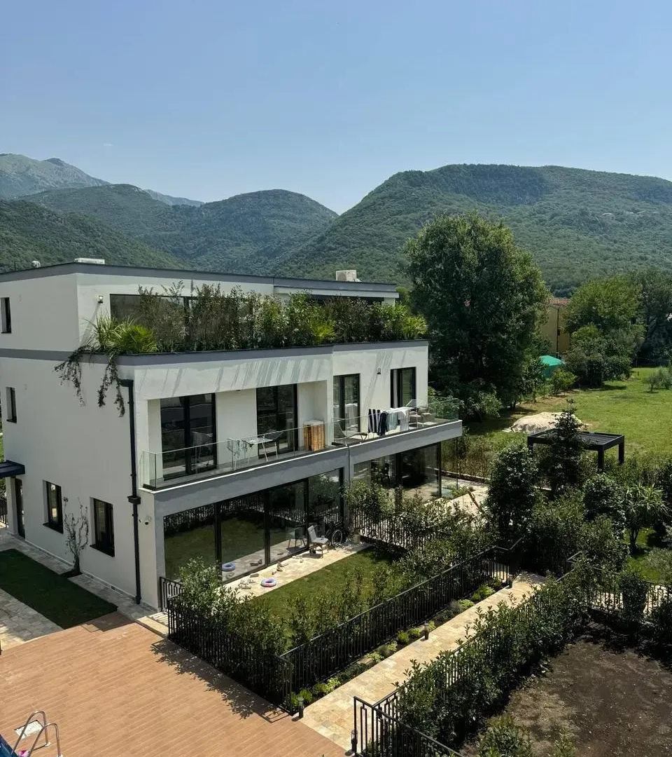 Prodaja, trosoban stan, 165m², Centar, Budva