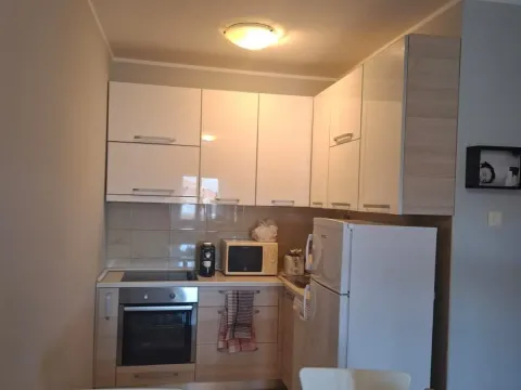 Rent, one bedroom apartment, 45m², Centar, Tivat - image 2