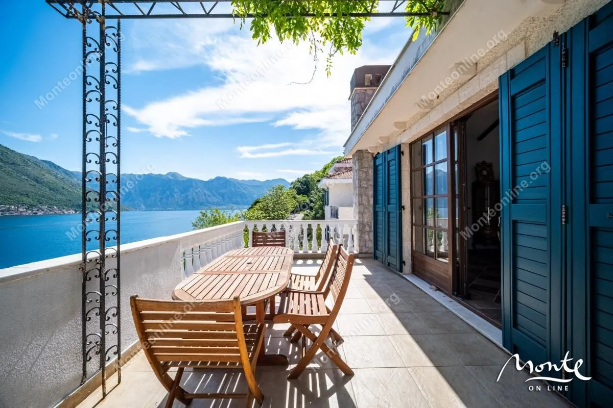 Prodaja, dvosoban stan, 92m², Kostanjica, Kotor
