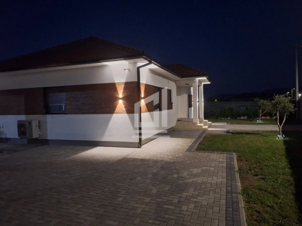 Prodaja, kuća, 200m², Podgorica, Crna Gora