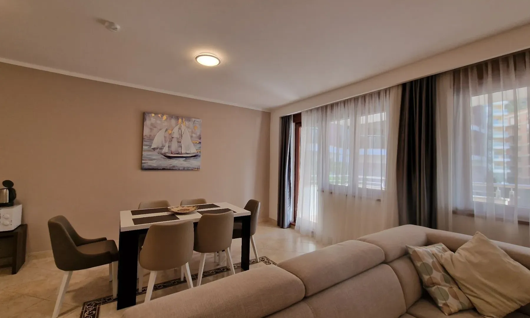 Izdavanje, jednosoban stan, 87m², Bečići, Budva
