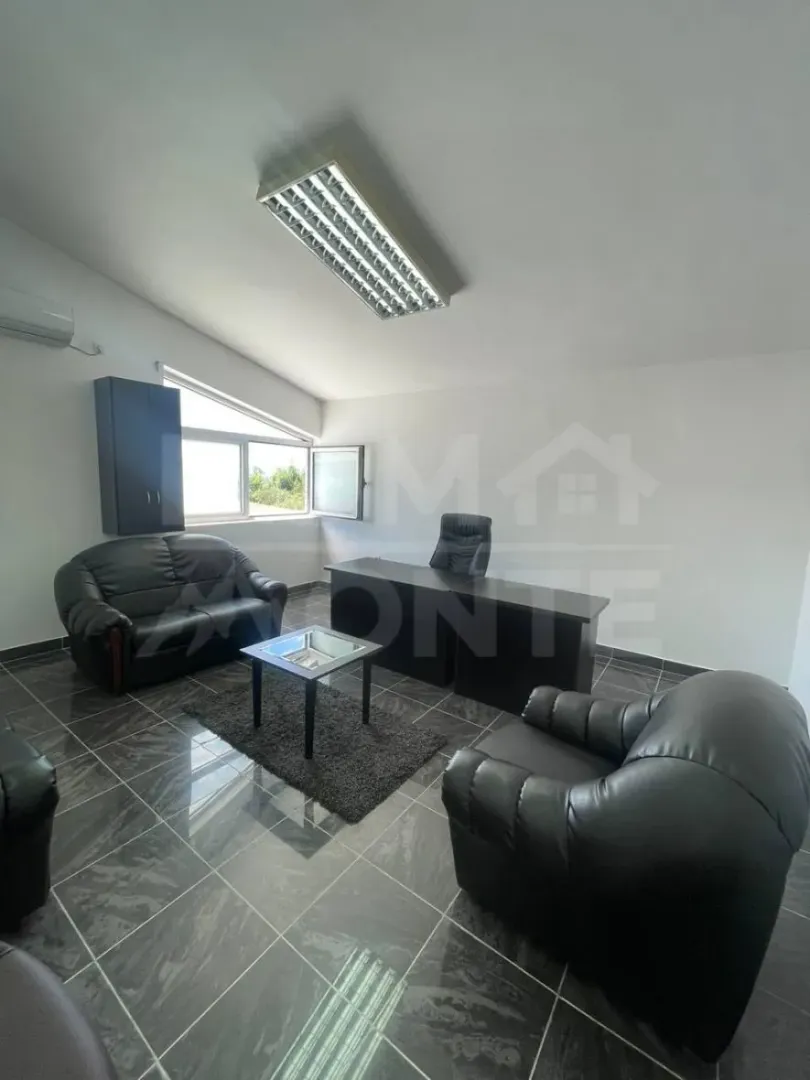 Rent, office space, 97m², Tivat, Crna Gora