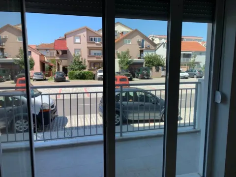 Izdavanje, jednosoban stan, 49m², Stari Aerodrom, Podgorica - image 8