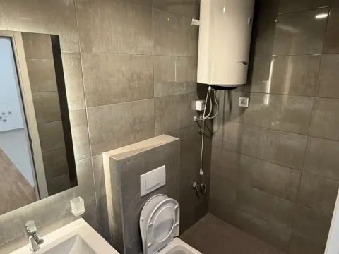 Izdavanje, jednosoban stan, 46m², Stari Aerodrom, Podgorica - image 2