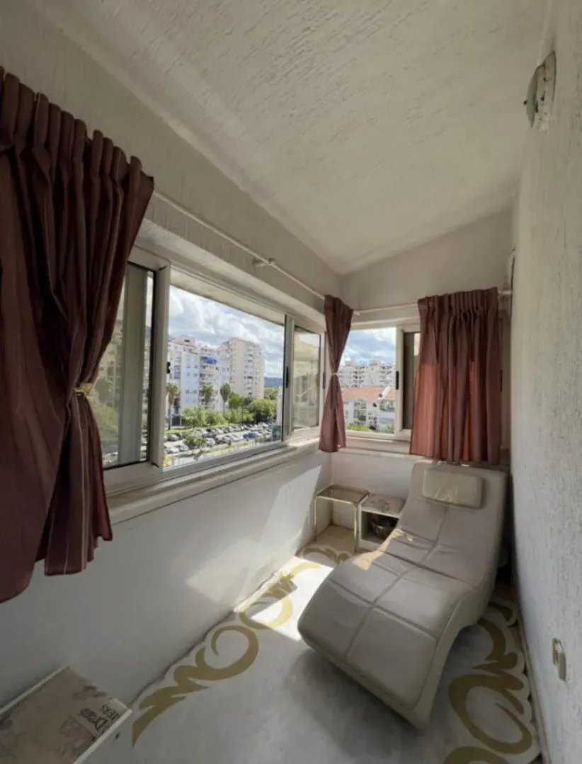 Izdavanje, dvosoban stan, 70m², Centar, Bar