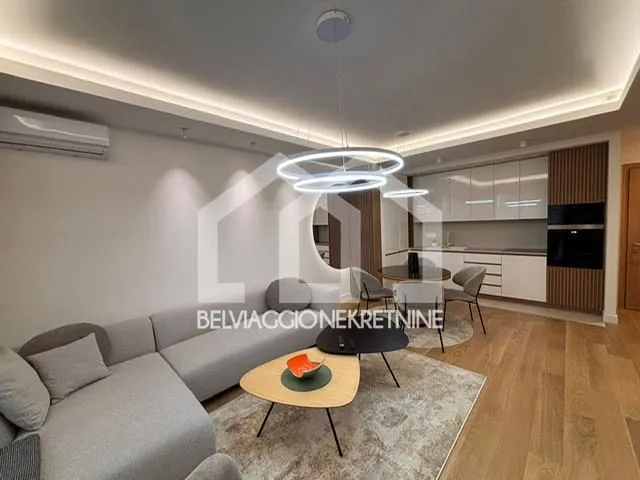 Izdavanje, trosoban stan, 76m², Savski Venac, Beograd