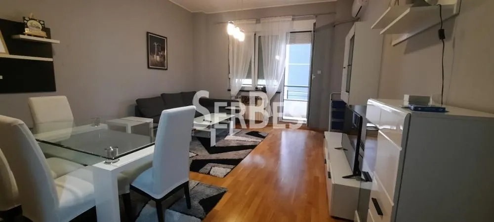 Izdavanje, četvorosoban stan, 90m², Sajam, Novi Sad Sve Podlokacije