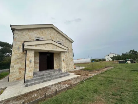 Izdavanje, kuća, 280m², Beri, Podgorica - image 7