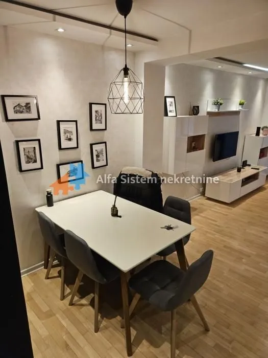 Izdavanje, trosoban stan, 70m², Stari Grad, Beograd