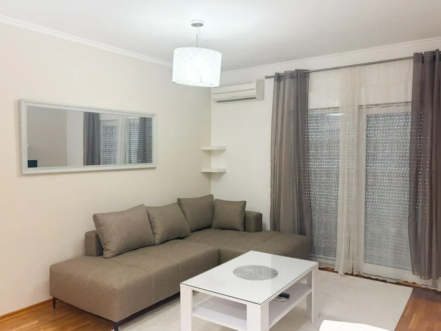 Izdavanje, jednosoban stan, 54m², City Kvart, Podgorica