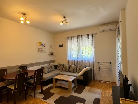 Izdavanje, dvosoban stan, 53m², Lazi, Budva - image 1
