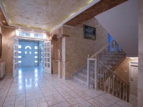 Prodaja, kuća, 930m², Tološi, Podgorica - image 6