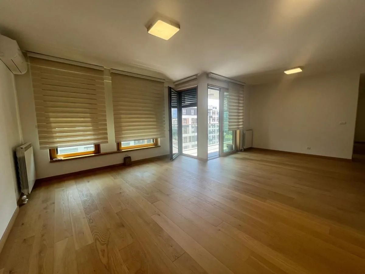 Izdavanje, trosoban stan, 112m², Savski Venac, Beograd