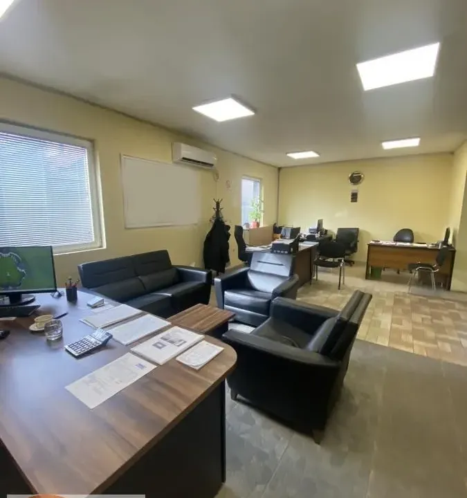 Izdavanje, poslovni prostor, 120m², Mali Mokri Lug, Zvezdara Sve Podlokacije