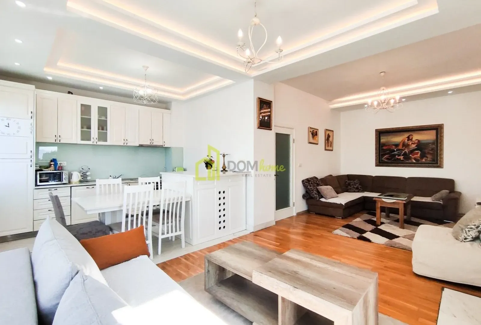 Izdavanje, dvosoban stan, 89m², Centar, Podgorica