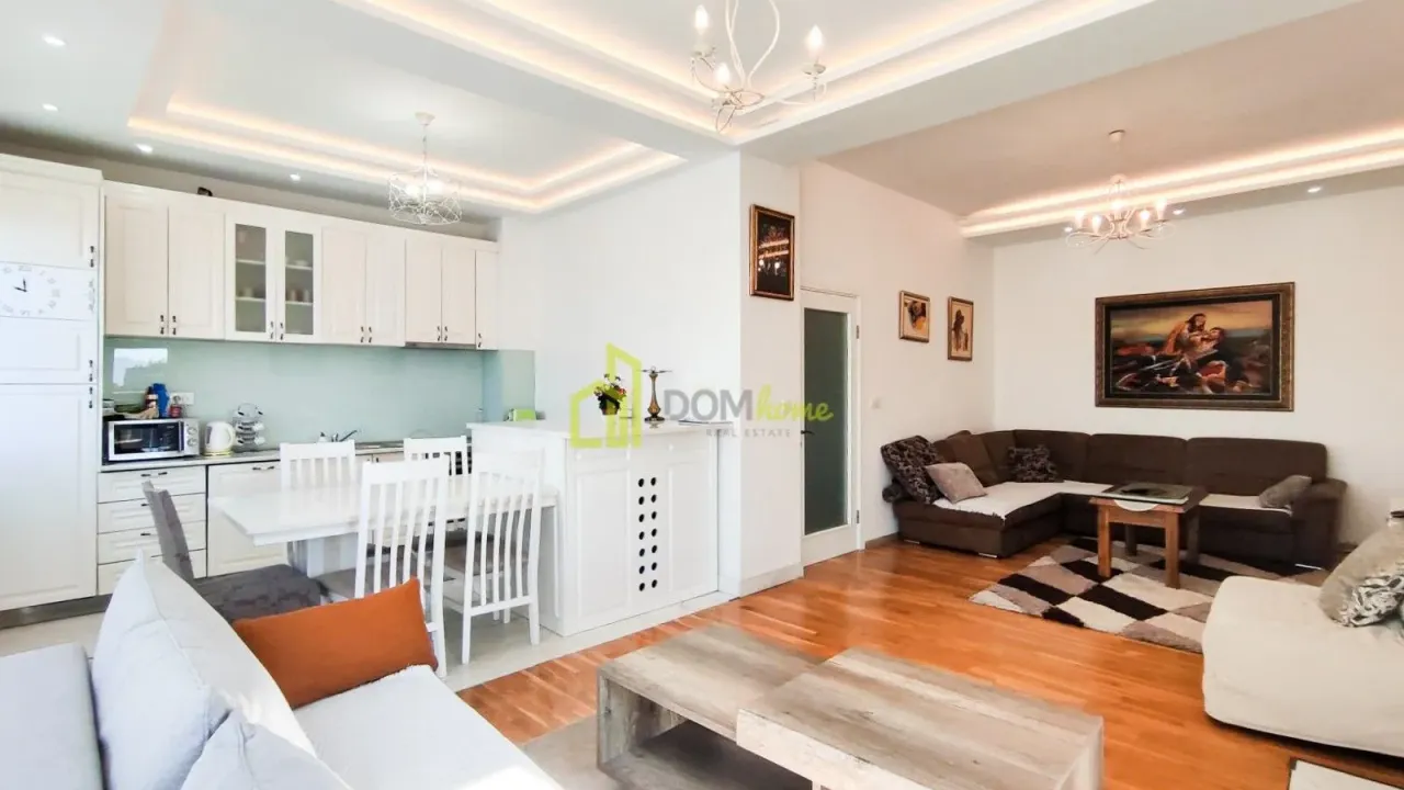 Izdavanje, dvosoban stan, 89m², Centar, Podgorica