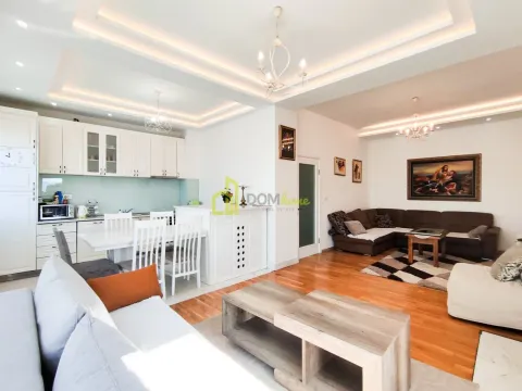 Izdavanje, dvosoban stan, 89m², Centar, Podgorica