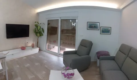 Rent, two bedroom apartment, 60m², Seljanovo, Tivat - image 2