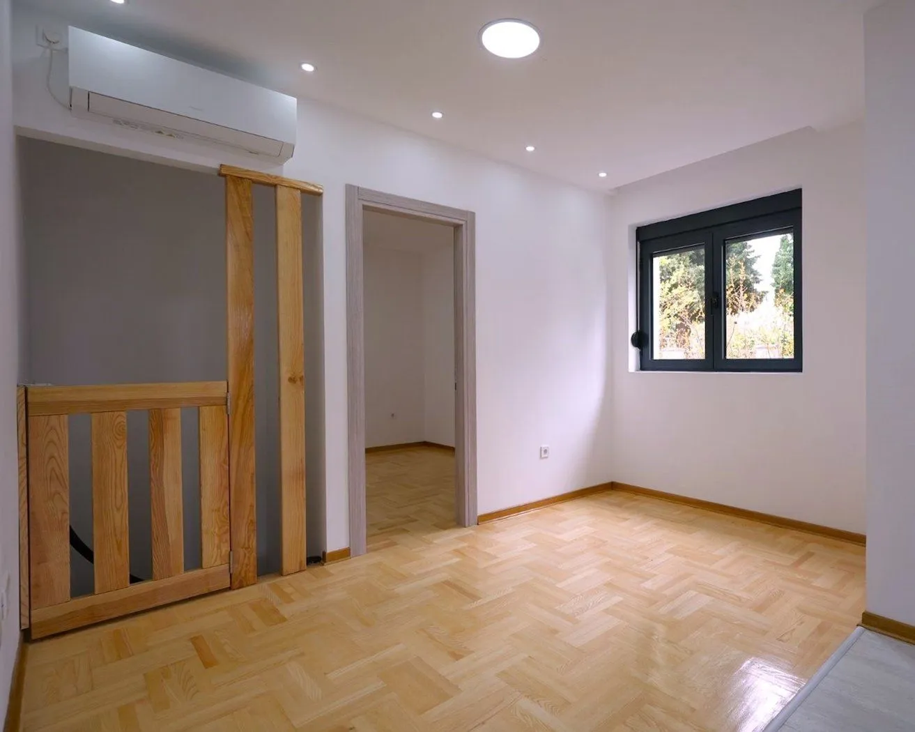 Izdavanje, stan, 95m², Pod Goricom, Podgorica