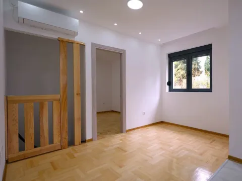 Izdavanje, stan, 95m², Pod Goricom, Podgorica - image 1