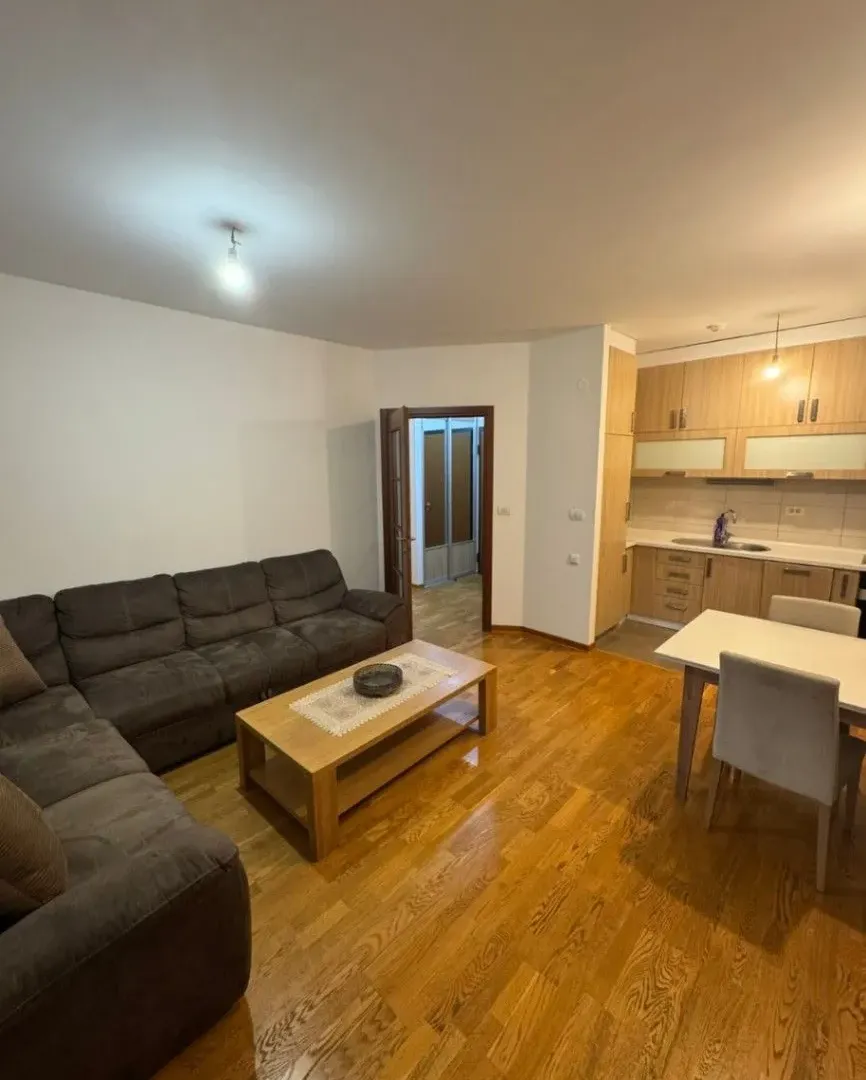 Izdavanje, dvosoban stan, 72m², City Kvart, Podgorica