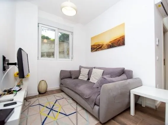 Prodaja, stan, 62m², Centar, Tivat