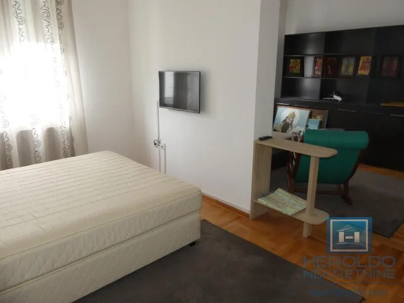 Prodaja, četvorosoban stan, 105m², Vašarište, Jagodina