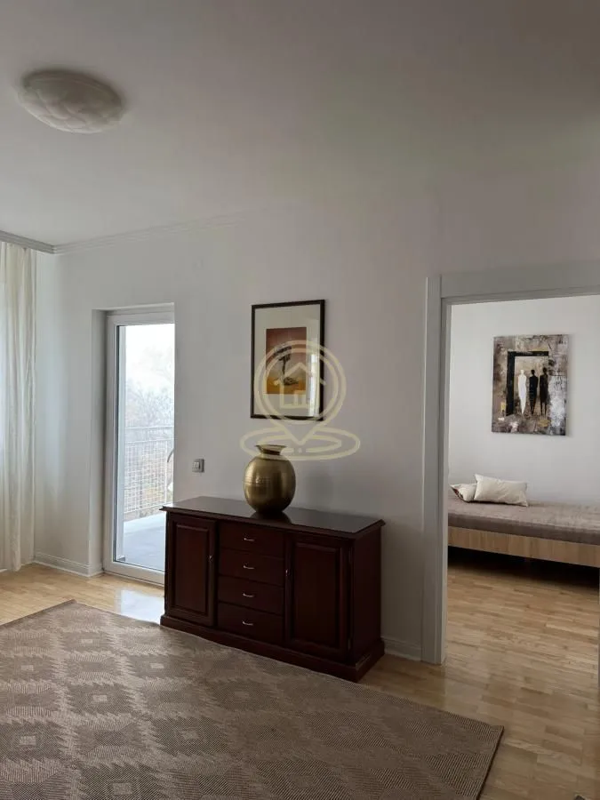 Izdavanje, trosoban stan, 120m², Savski Venac, Beograd