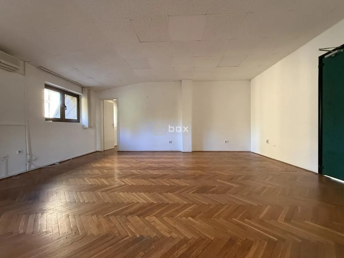 Rent, office space, 118m², Medijana, Niš
