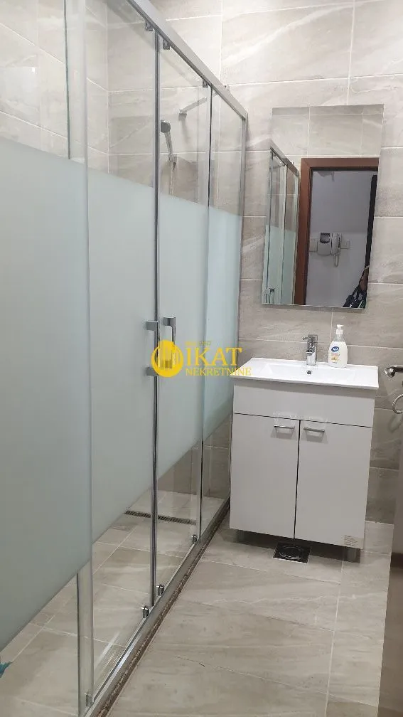 Izdavanje, trosoban stan, 104m², Vračar Hram, Vračar Sve Podlokacije
