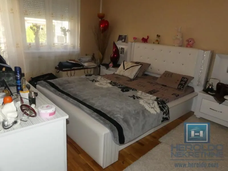 Prodaja, kuća, 380m², Pivara, Jagodina