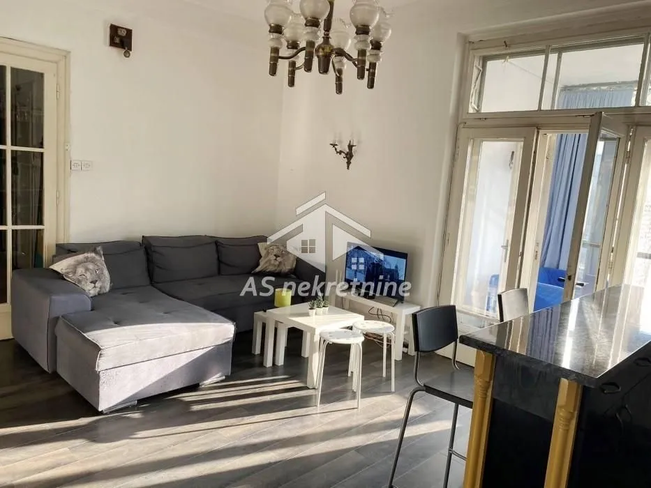 Izdavanje, četvorosoban stan, 120m², Stari Grad, Beograd