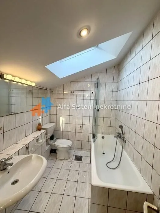 Izdavanje, stan, 200m², Stari Grad, Beograd