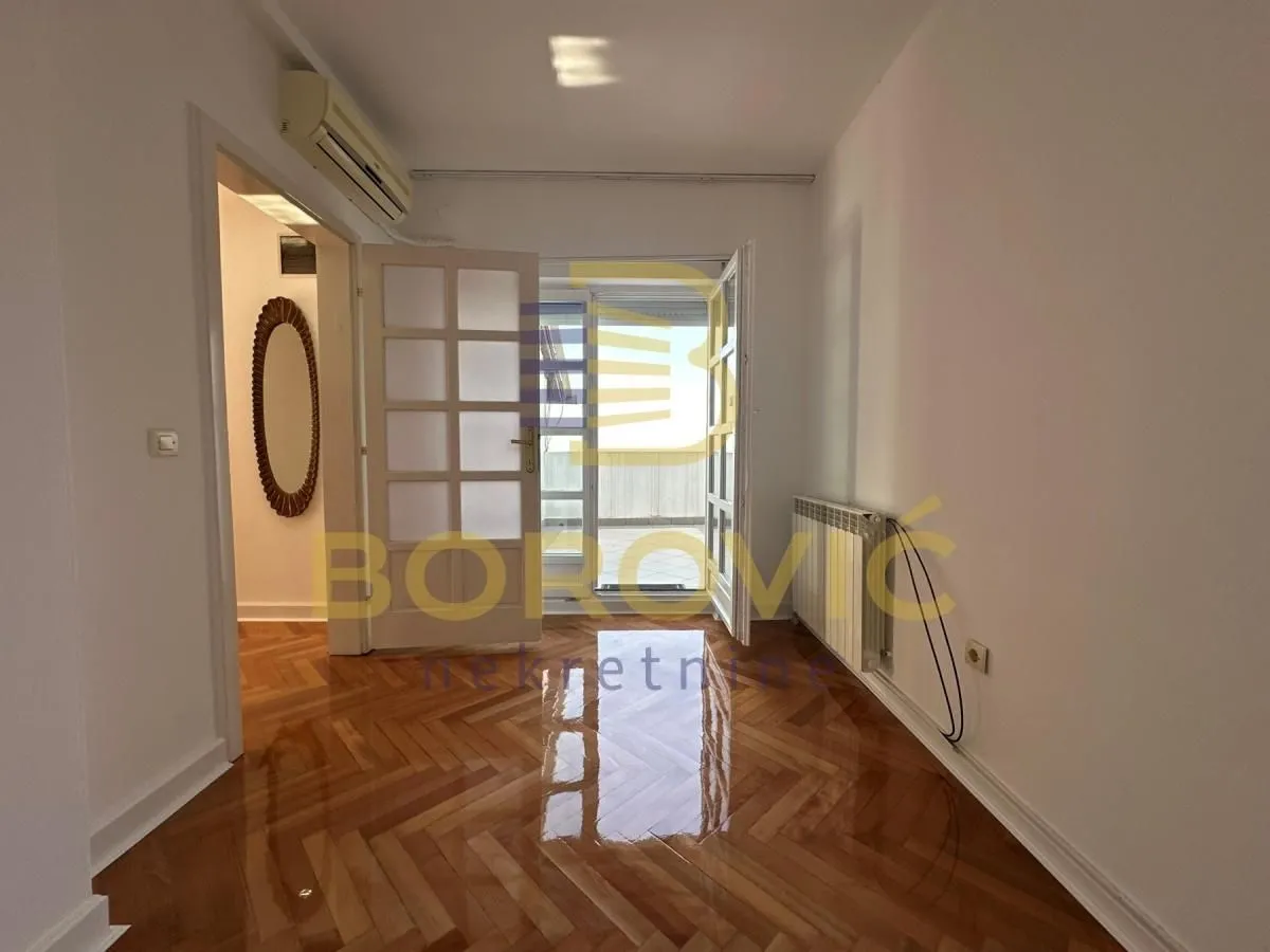 Izdavanje, četvorosoban stan, 120m², Savski Venac, Beograd