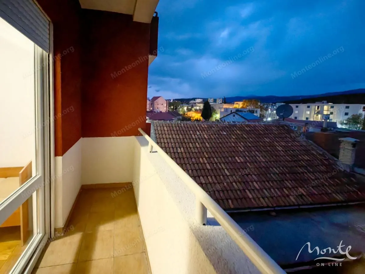 Prodaja, dvosoban stan, 74m², Podgorica, Crna Gora