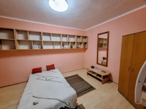 Izdavanje, kuća, 85m², Momišići, Podgorica - image 11