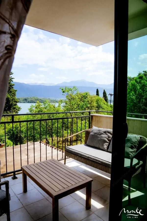 Sale, two bedroom apartment, 74m², Krašići, Tivat