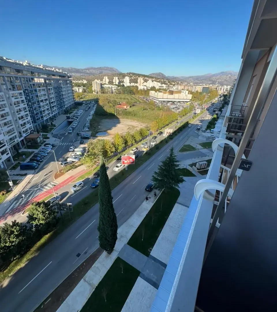 Izdavanje, dvosoban stan, 73m², Central Point, Podgorica