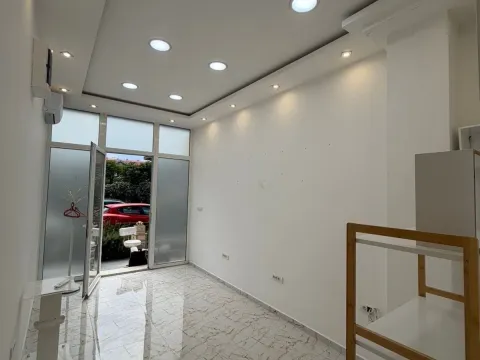 Rent, office space, 18m², Kod Big Fashion-a, Podgorica - image 1