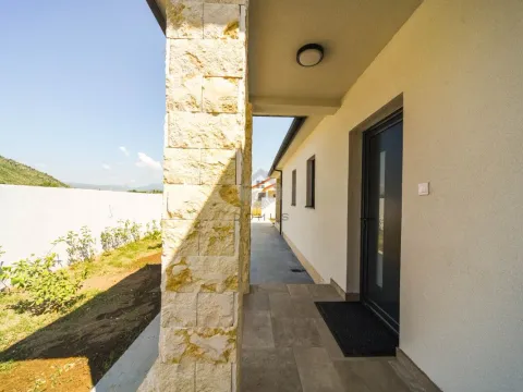 Prodaja, kuća, 130m², Tološi, Podgorica - image 6