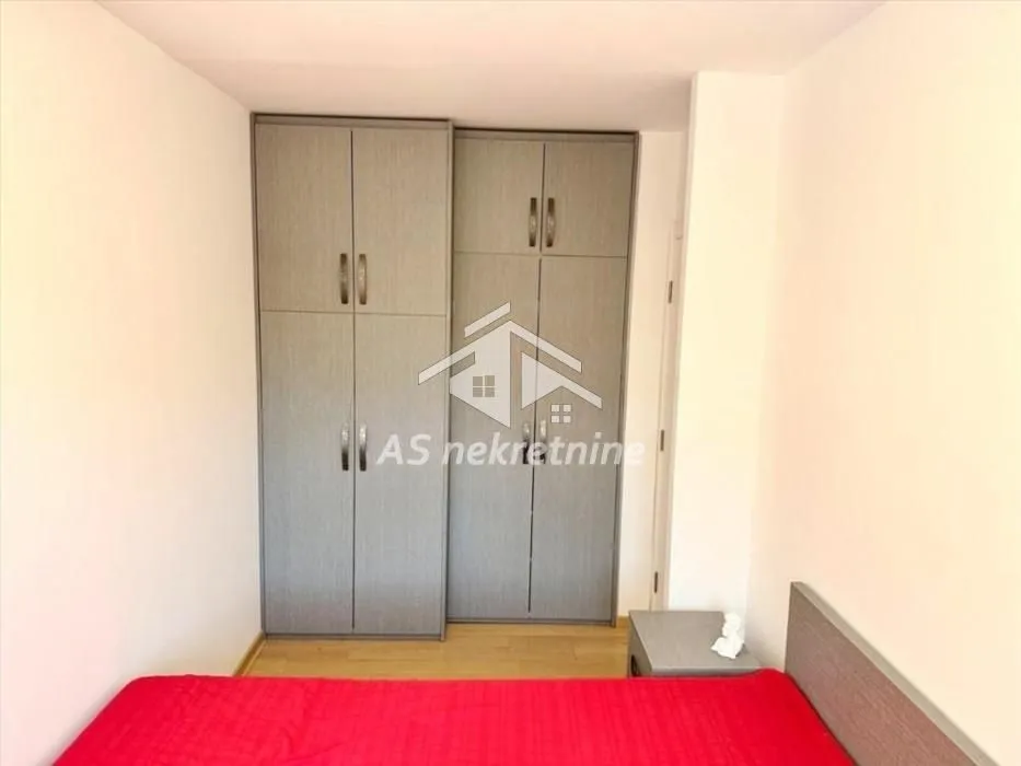 Izdavanje, četvorosoban stan, 94m², Lion, Zvezdara Sve Podlokacije